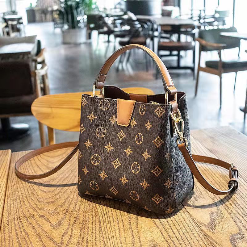 new versatile small handbag for women simple shoulder messenger bag